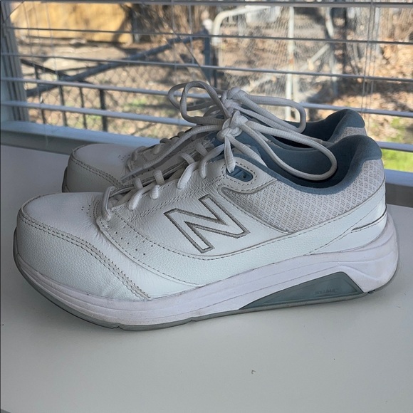 New Balance Shoes - New Balance Women's 928v3 leather walking shoes